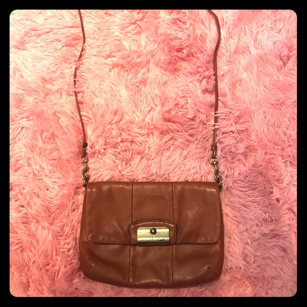 Vintage Camel color Coach crossbody bag